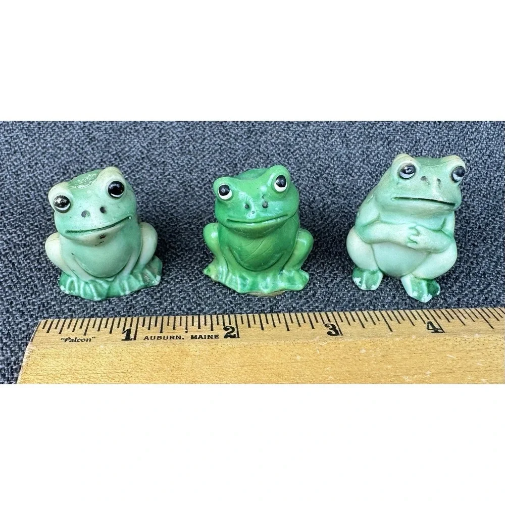 Vintage 3 Frogs Green Ceramic Whimsical Shelf Sitters Hong Kong 1.5 each